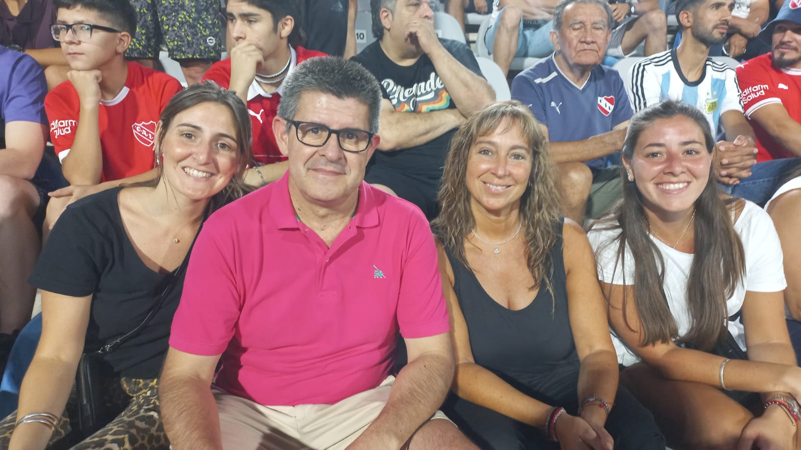 La emoción de la familia de Giménez en su debút con Independiente 